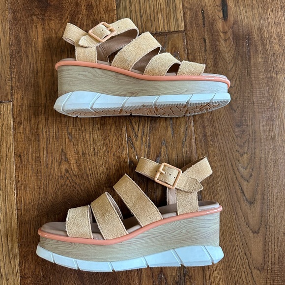 Sorel Joanie III ankle strap wedge, size 9.5 - Picture 2 of 6